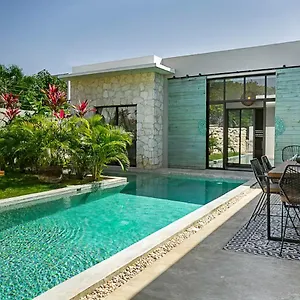 Сasa de vacaciones Casa Lou, Large House And Pool, Beach Club Access, Tulum